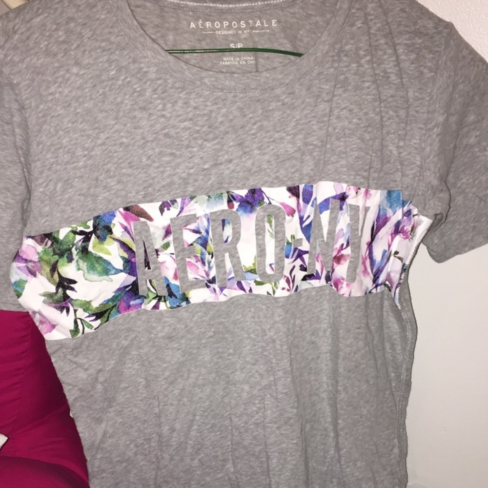 Aeropostale logo tee size small